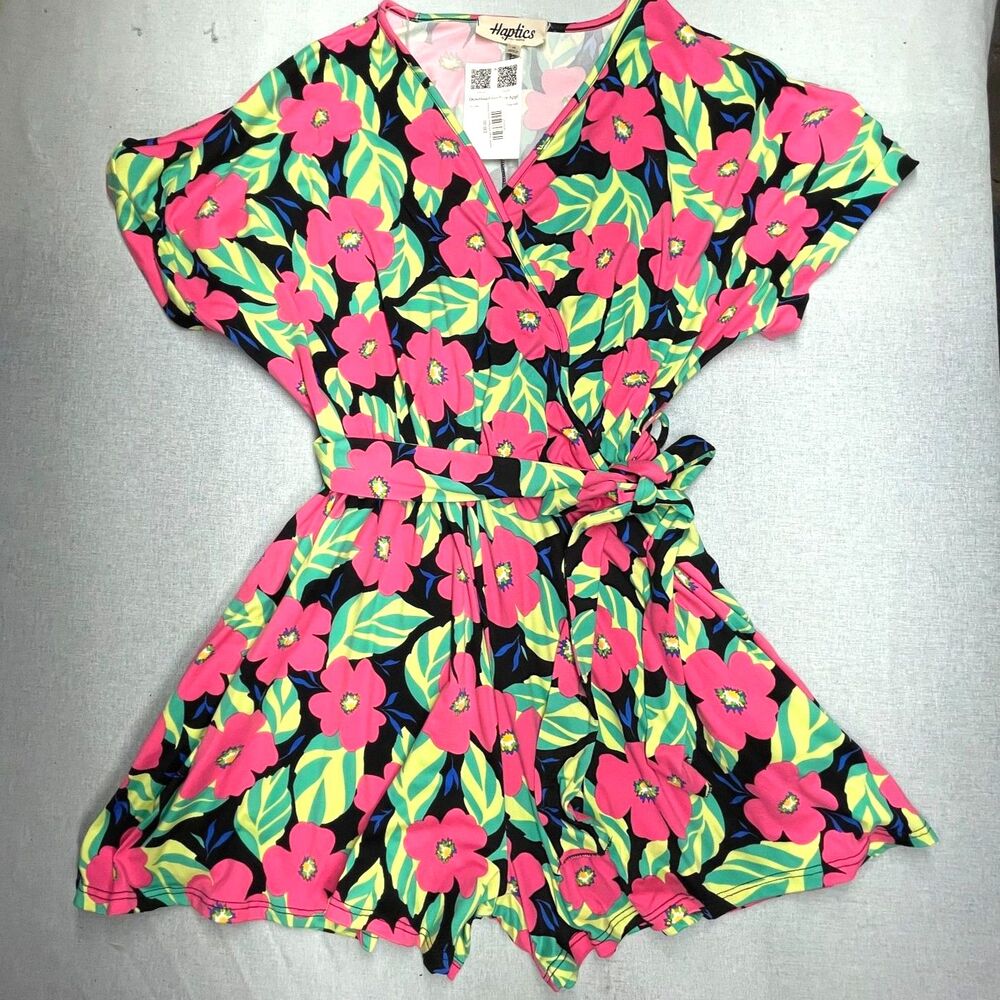 Haptics Floral Tropical Short Romper NWT Medium V Neck Pockets Resort